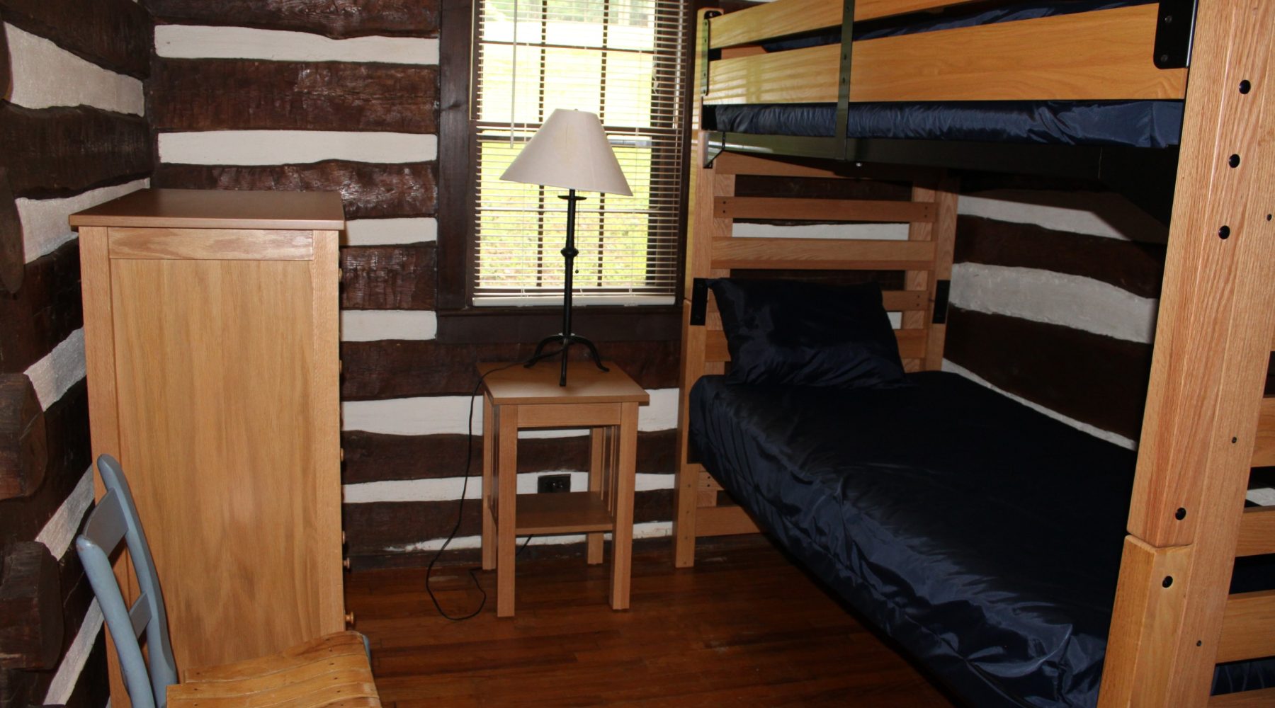 Log cabin bedroom with bunk beds
